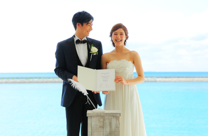 沖縄の海が見えるチャペルといえば 沖縄マガジン 結婚写真を沖縄で残すならフォトウエディング専門のスタジオsuns
